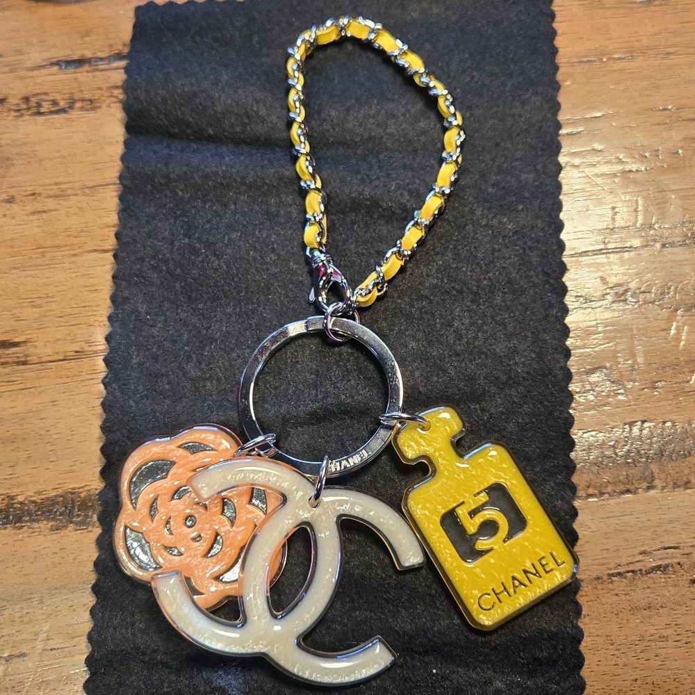 #104 -  Authentic Chanel Coco Mark Key Charm / Key Holder - Picture 2 of 16